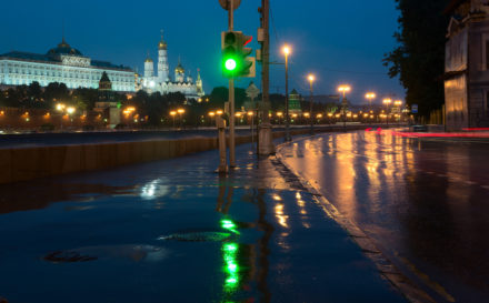Sofiiskaya Embankment, Moscow Kremlin, night, green traffic light
